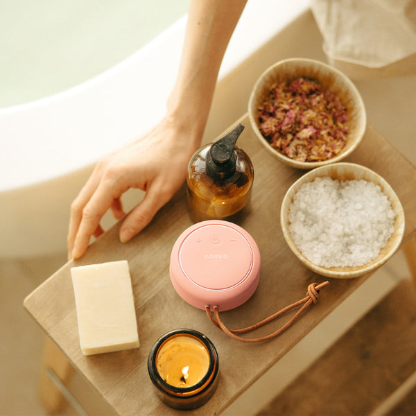 LUNA™ 4 body Massaging Body Brush, Perfect Peach